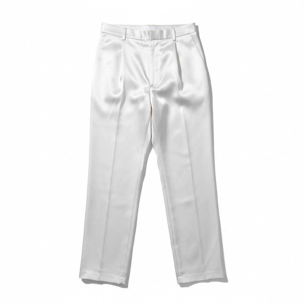 Weiße Satin-Hose mit Bundfalten und elegantem Fall